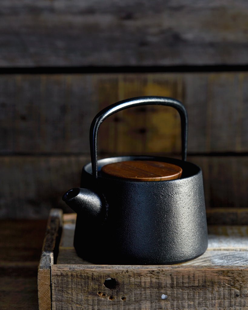 Tetu Kettle by Mokoto Koizumi